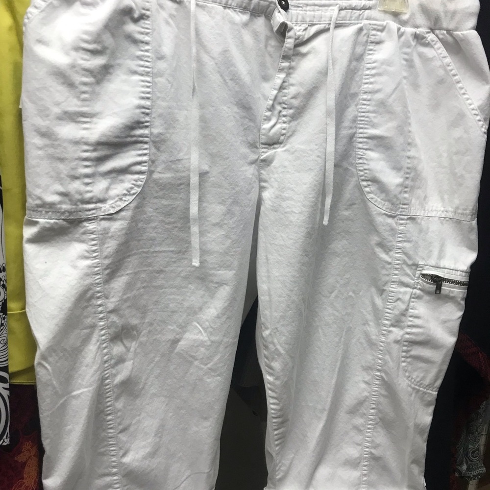 White Capri pants